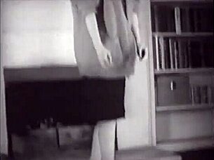 现场#1 视频: A behind the scenes errotic video of a super cute ...