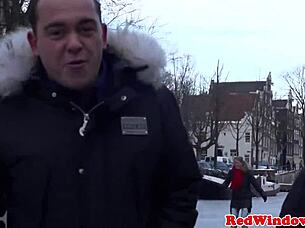 现场#4 视频: Tourist with big tit drills Dutch hooker