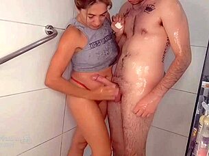 现场#3 视频: HD video MILF with big tits rides her son’s cock