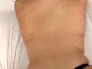 现场#3 视频: Asian girlfriend copies dog style from friend