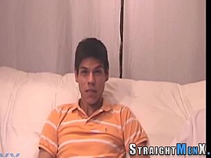 现场#3 视频: A straight man is on a gay twink's cock