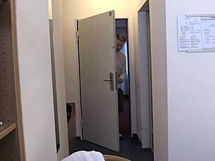 现场#1 视频: A well endowed lover gives German housewife a deep...