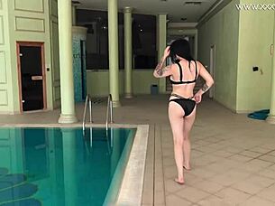 现场#2 视频: Watch as Sheril bloss tight pussy and big tits bou...