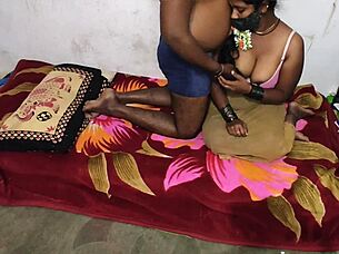 现场#2 视频: Desi aunty love big cock and muff diving