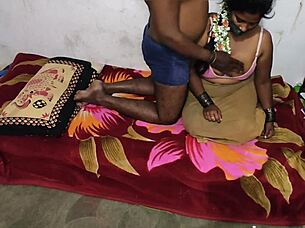现场#4 视频: Desi aunty love big cock and muff diving