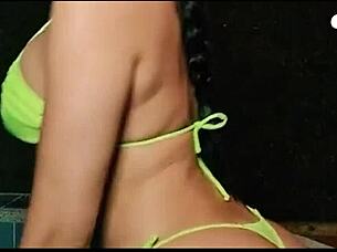现场#2 视频: Sexy Latina teen gets first taste of hardcore porn