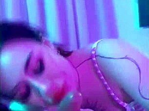 现场#2 视频: First blowjob adorable girl takes orgasm swallows